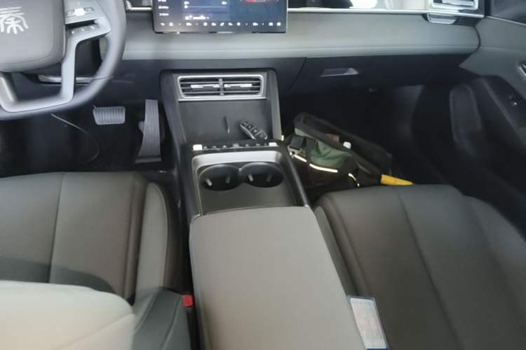Used BYD Qin L 2026 DM-i 128KM Leading Edition Gear Lever