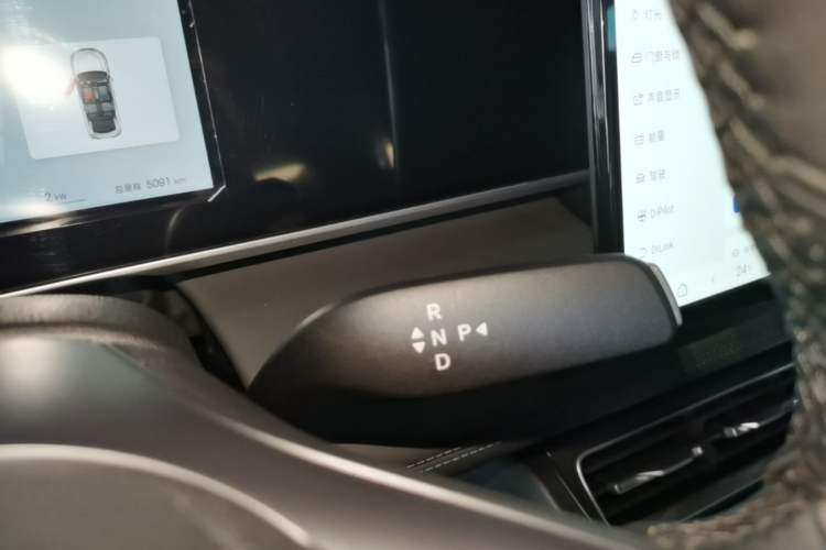 Used BYD Qin L 2026 DM-i 128KM Leading Edition Gear Lever