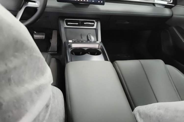Used BYD Qin L 2026 DM-i 128KM Leading Edition Gear Lever