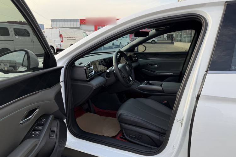 Used BYD Qin L 2026 DM-i 128KM Leading Edition Interior 11