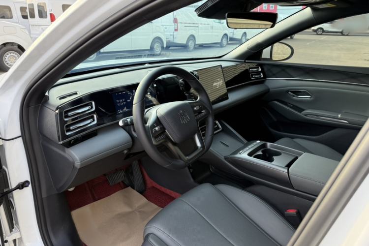Used BYD Qin L 2026 DM-i 128KM Leading Edition Interior 2