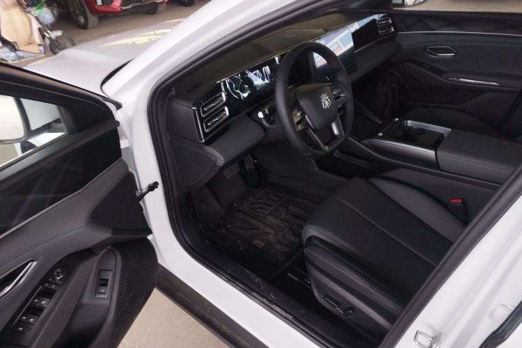 Used BYD Qin L 2026 DM-i 128KM Leading Edition Interior 3