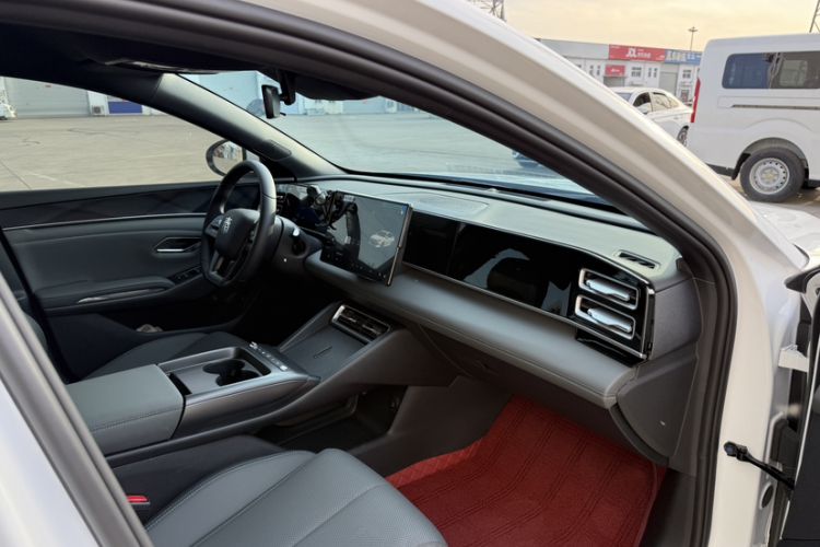 Used BYD Qin L 2026 DM-i 128KM Leading Edition Interior 9