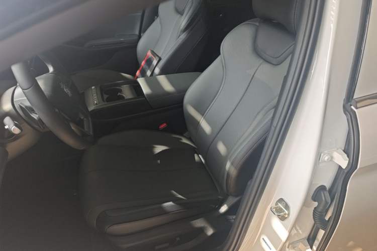 Used BYD Qin L 2026 Model DM-i 210KM Beyond Version Left Front Seat