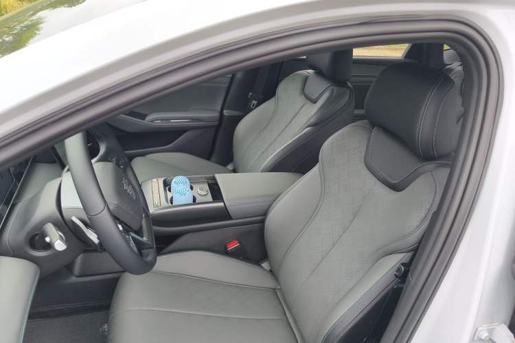 Used BYD Qin L 2026 Model DM-i 210KM Cloud Suspension Version Left Front Seat