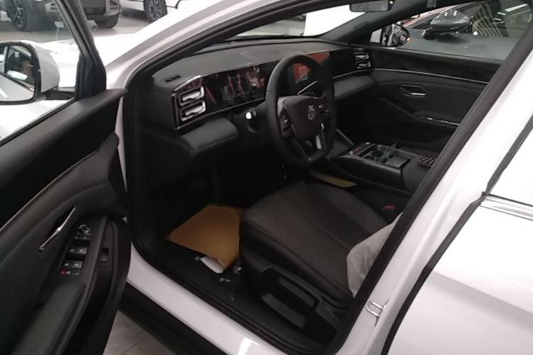 Used BYD Qin L 2026 DM-i 128KM Progressive Edition Left Front Seat