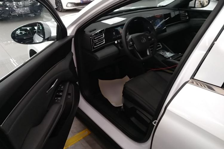 Used BYD Qin L 2026 DM-i 128KM Progressive Edition Left Front Seat
