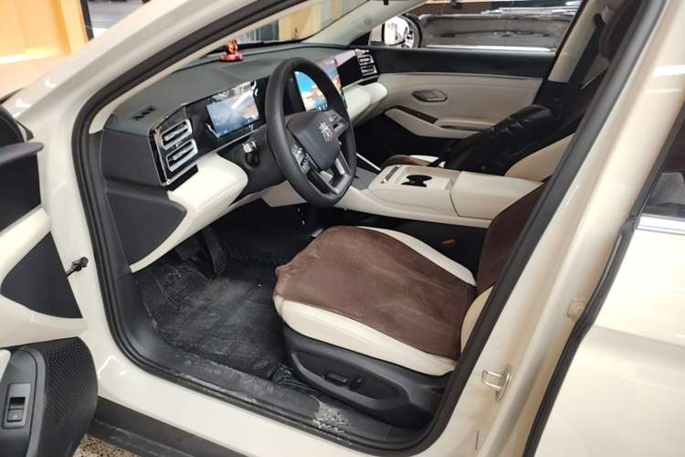 Used BYD Qin L 2026 Model DM-i 210KM Beyond Version Left Front Seat