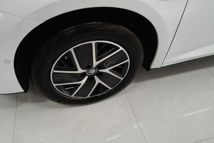 Used BYD Qin L 2026 DM-i 128KM Leading Edition Left Front Wheel Hub