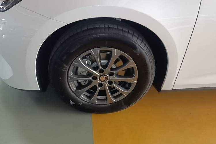 Used BYD Qin L 2026 DM-i 128KM Progressive Edition Left Front Wheel Hub