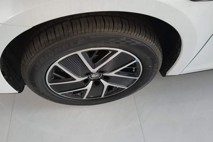 Used BYD Qin L 2026 DM-i 128KM Leading Edition Left Front Wheel Hub