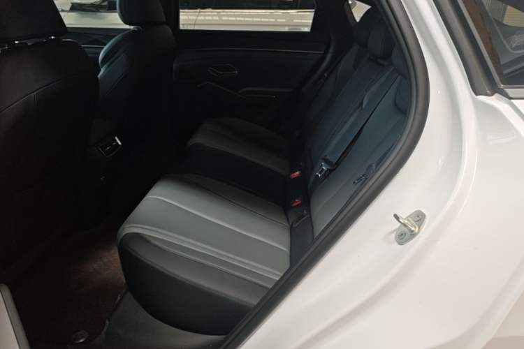 Used BYD Qin L 2026 Model DM-i 210KM Beyond Version Left Rear Seat