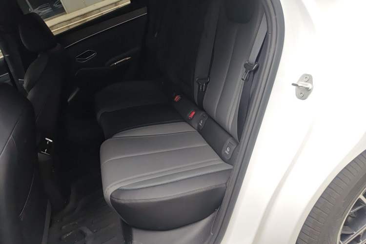 Used BYD Qin L 2026 Model DM-i 210KM Beyond Version Left Rear Seat