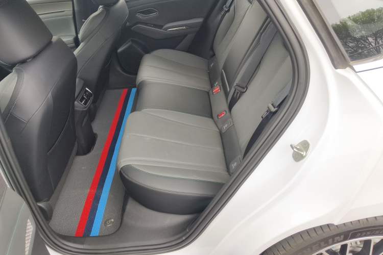 Used BYD Qin L 2026 Model DM-i 210KM Cloud Suspension Version Left Rear Seat