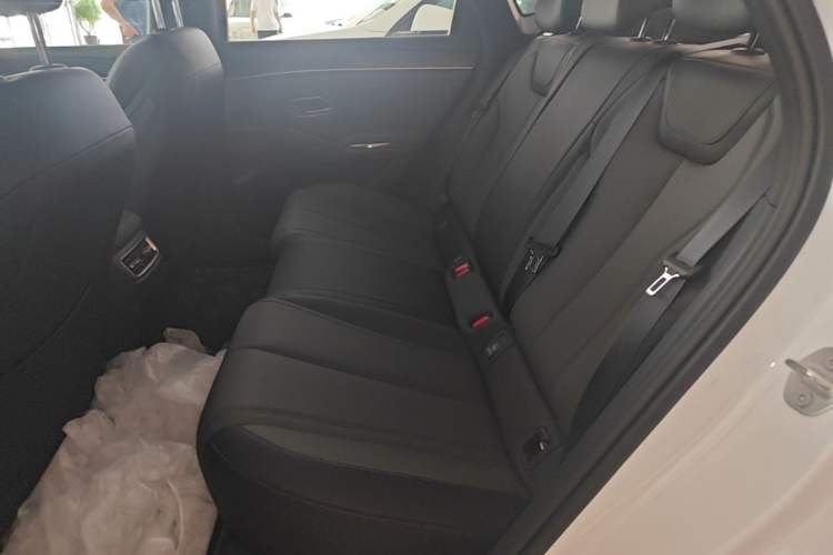 Used BYD Qin L 2026 DM-i 128KM Leading Edition Left Rear Seat