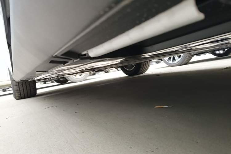 Used BYD Qin L 2026 DM-i 128KM Leading Edition Left Side Sill