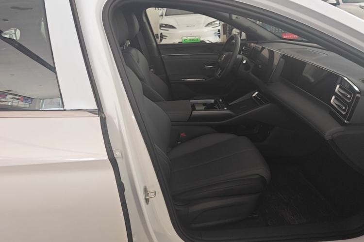Used BYD Qin L 2026 DM-i 128KM Leading Edition Right Front Seat