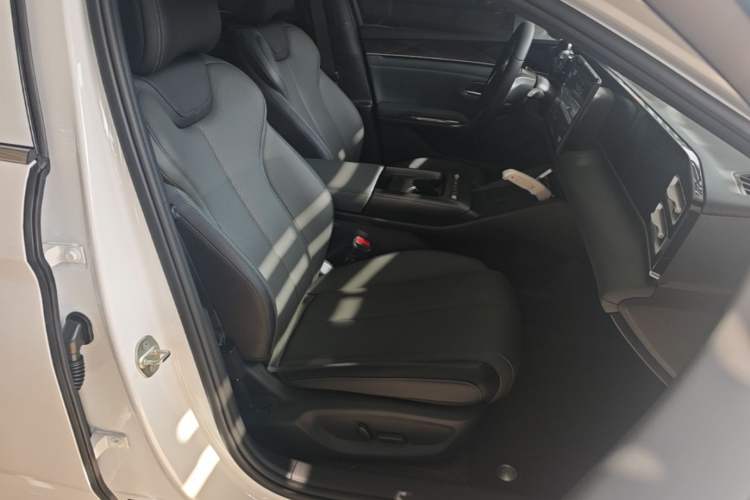 Used BYD Qin L 2026 Model DM-i 210KM Beyond Version Right Front Seat