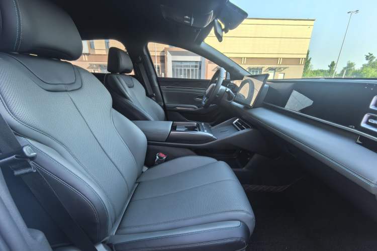 Used BYD Qin L 2026 DM-i 128KM Progressive Edition Right Front Seat
