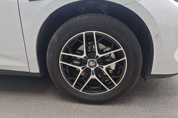 Used BYD Qin L 2026 Model DM-i 210KM Beyond Version Right Front Wheel Hub