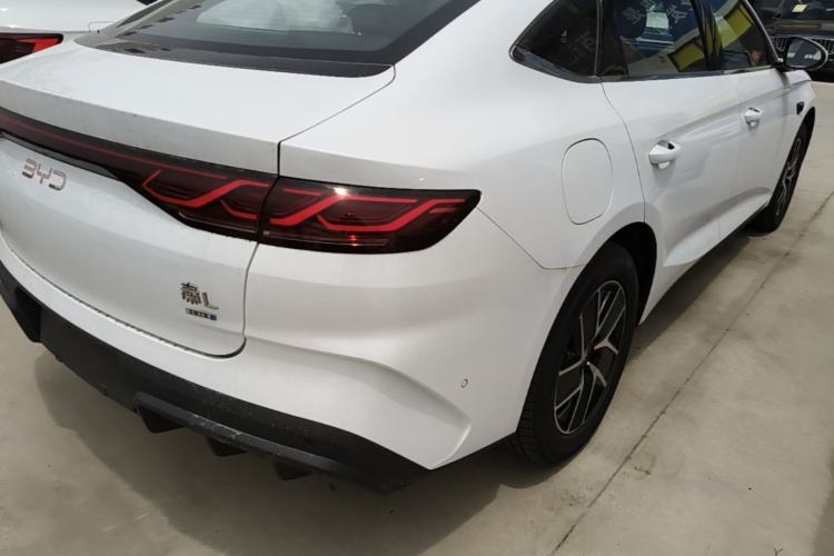 Used BYD Qin L 2026 DM-i 128KM Leading Edition Right Rear Taillight