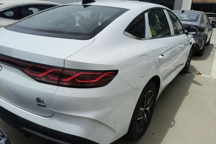 Used BYD Qin L 2026 DM-i 128KM Leading Edition Right Rear Taillight