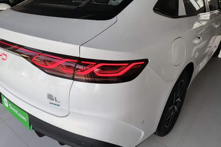 Used BYD Qin L 2026 DM-i 128KM Leading Edition Right Rear Taillight