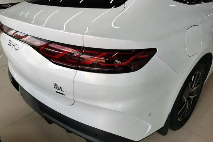 Used BYD Qin L 2026 DM-i 128KM Leading Edition Right Rear Taillight