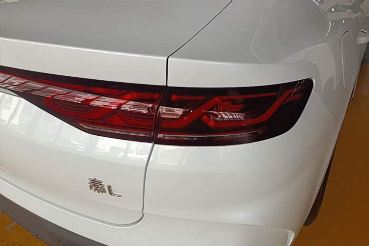 Used BYD Qin L 2026 DM-i 128KM Progressive Edition Right Rear Taillight