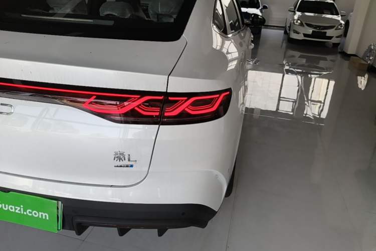 Used BYD Qin L 2026 DM-i 128KM Leading Edition Right Rear Taillight