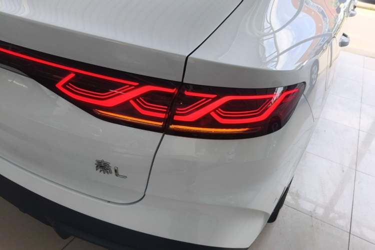 Used BYD Qin L 2026 Model DM-i 210KM Cloud Suspension Version Right Rear Taillight