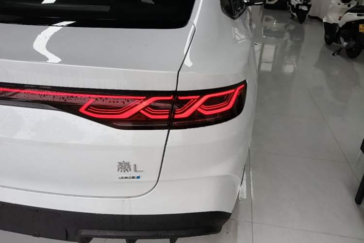 Used BYD Qin L 2026 DM-i 128KM Leading Edition Right Rear Taillight