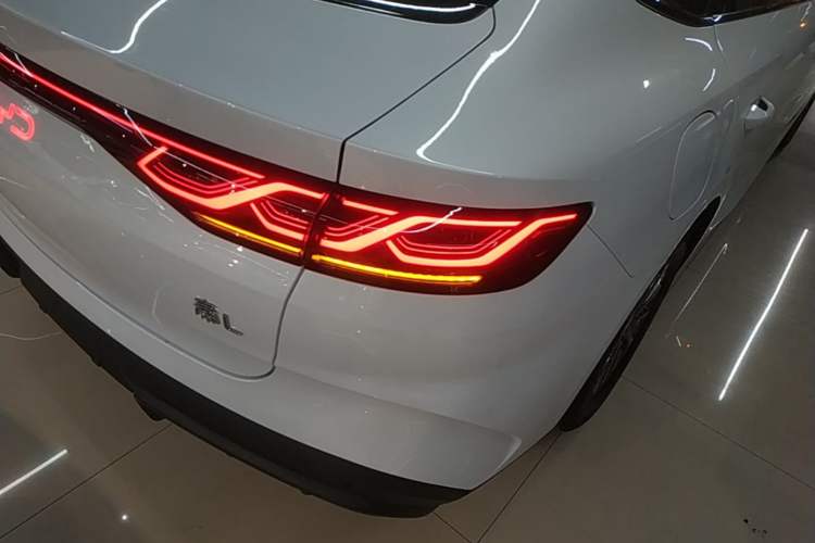 Used BYD Qin L 2026 DM-i 128KM Progressive Edition Right Rear Taillight