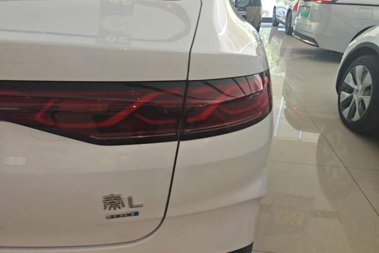 Used BYD Qin L 2026 DM-i 128KM Leading Edition Right Rear Taillight