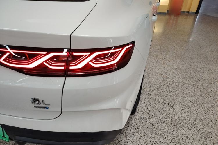 Used BYD Qin L 2026 Model DM-i 210KM Beyond Version Right Rear Taillight