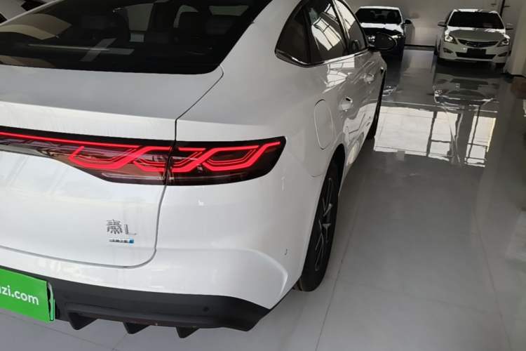 Used BYD Qin L 2026 DM-i 128KM Leading Edition Right Rear Taillight