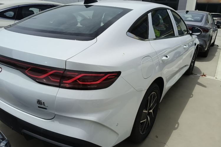 Used BYD Qin L 2026 DM-i 128KM Leading Edition Right Rear Taillight
