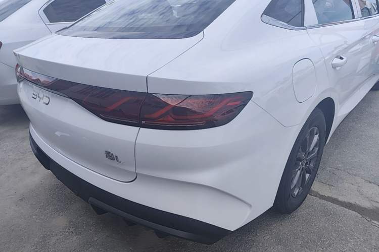 Used BYD Qin L 2026 DM-i 128KM Progressive Edition Right Rear Taillight
