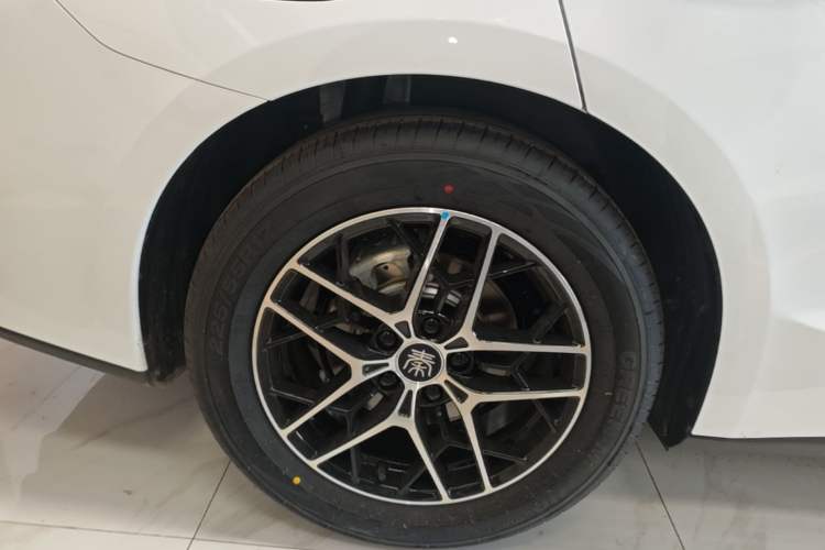 Used BYD Qin L 2026 Model DM-i 210KM Beyond Version Right Rear Wheel Hub