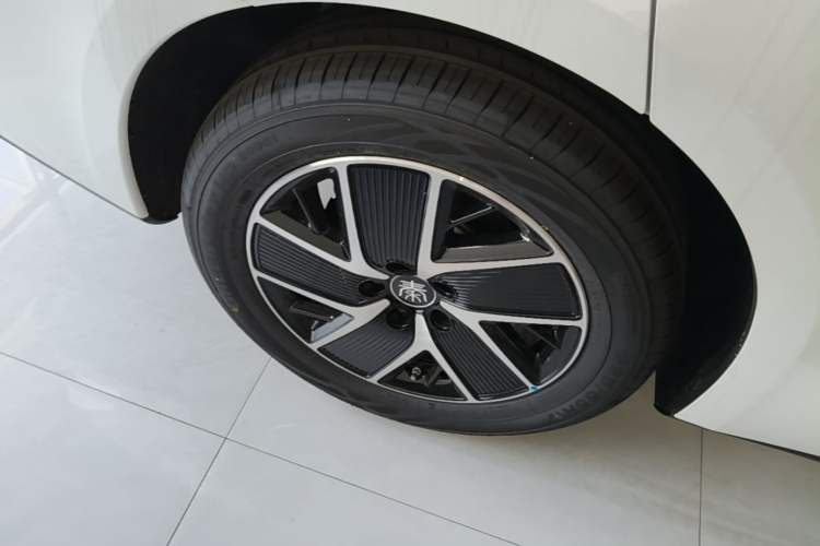 Used BYD Qin L 2026 DM-i 128KM Leading Edition Right Rear Wheel Hub