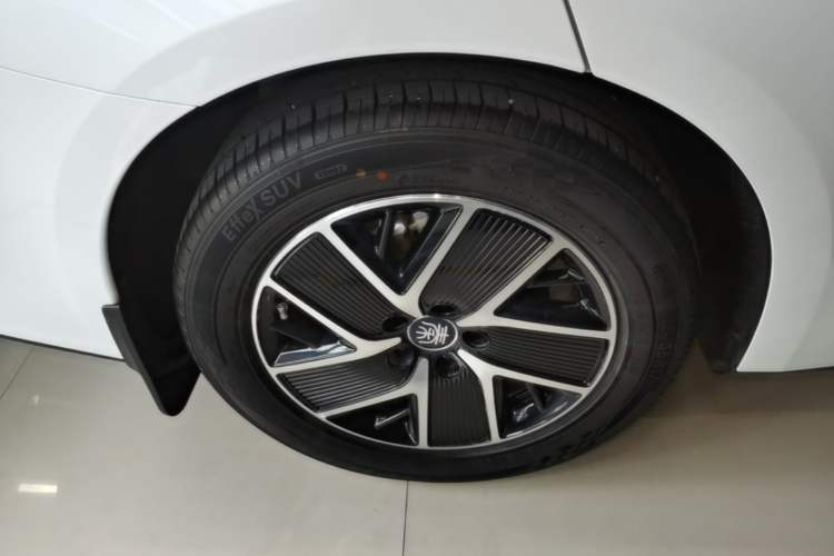 Used BYD Qin L 2026 DM-i 128KM Leading Edition Right Rear Wheel Hub