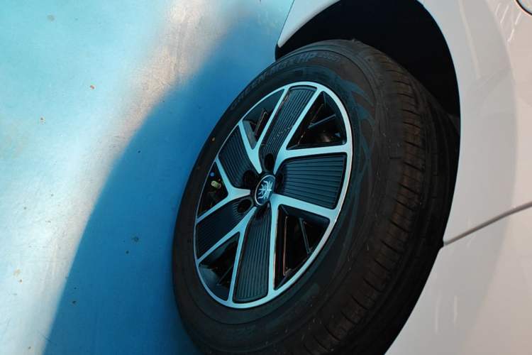 Used BYD Qin L 2026 DM-i 128KM Leading Edition Right Rear Wheel Hub
