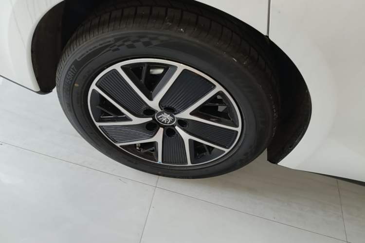 Used BYD Qin L 2026 DM-i 128KM Leading Edition Right Rear Wheel Hub