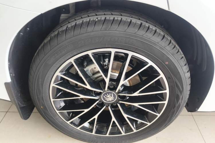 Used BYD Qin L 2026 Model DM-i 210KM Cloud Suspension Version Right Rear Wheel Hub