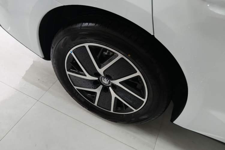 Used BYD Qin L 2026 DM-i 128KM Leading Edition Right Rear Wheel Hub