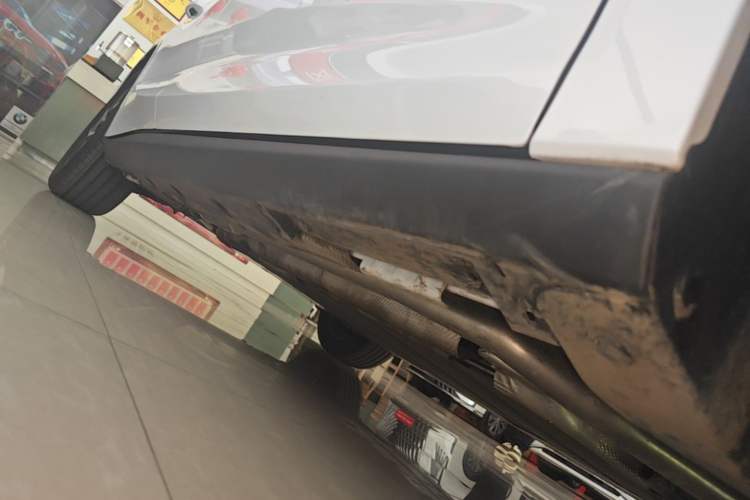 Used BYD Qin L 2026 DM-i 128KM Leading Edition Right Side Sill