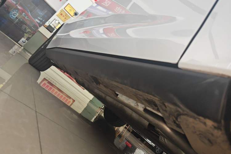 Used BYD Qin L 2026 DM-i 128KM Leading Edition Right Side Sill