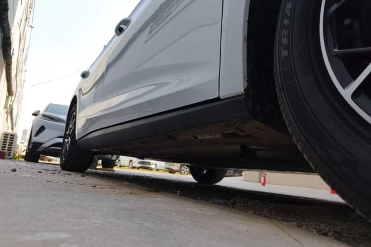 Used BYD Qin L 2026 Model DM-i 210KM Beyond Version Right Side Sill