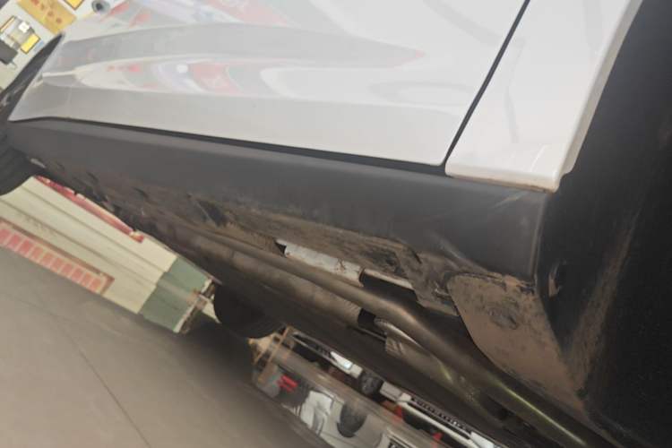 Used BYD Qin L 2026 DM-i 128KM Leading Edition Right Side Sill