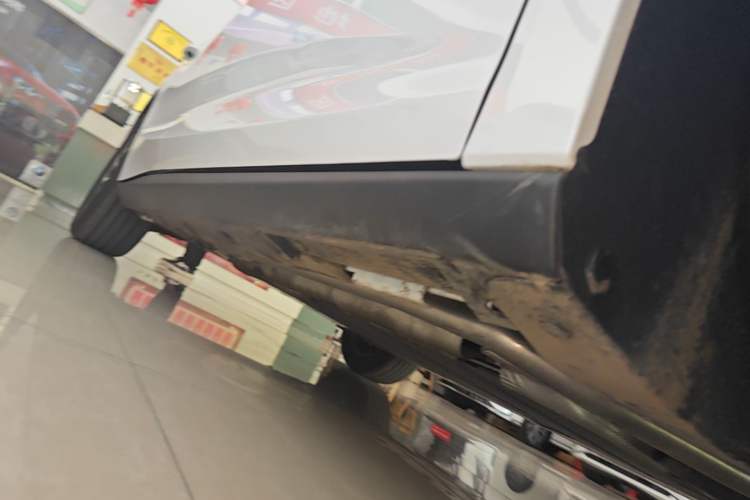 Used BYD Qin L 2026 DM-i 128KM Leading Edition Right Side Sill